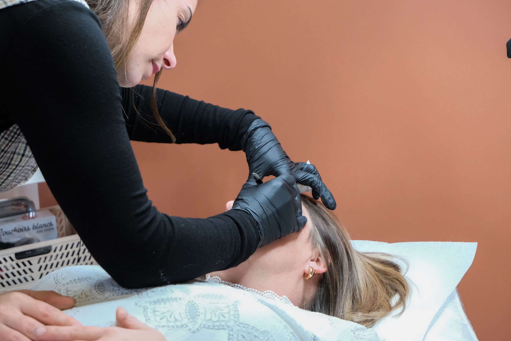 Restructuration et épilation des sourcils