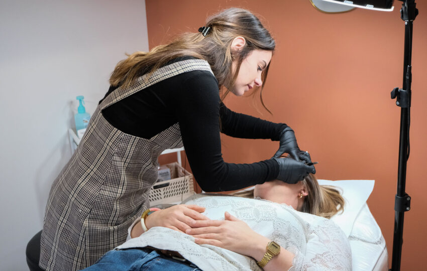 Restructuration et épilation des sourcils