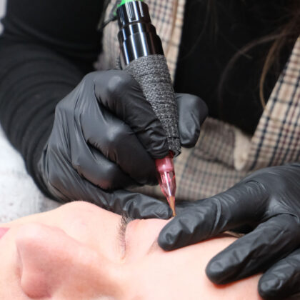 Maquillage permanent sourcils : microblading, shading